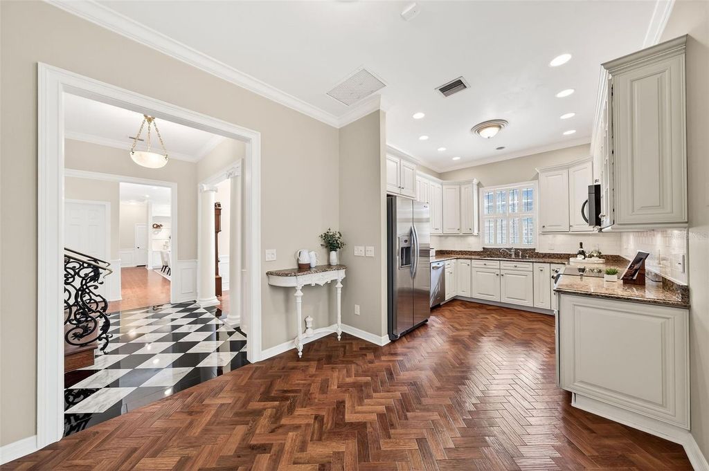 Image 18 of property listing at 925 ASHINGTON PLACE 3, Orlando, FL 32804