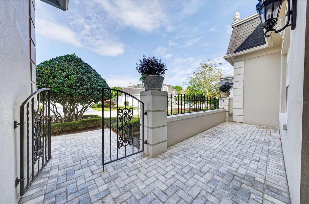 Image 3 of property listing at 925 ASHINGTON PLACE 3, Orlando, FL 32804