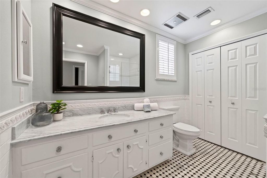 Image 25 of property listing at 925 ASHINGTON PLACE 3, Orlando, FL 32804