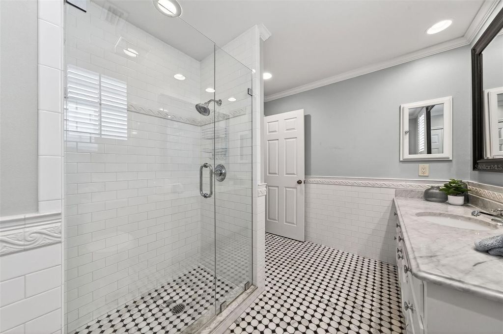 Image 26 of property listing at 925 ASHINGTON PLACE 3, Orlando, FL 32804