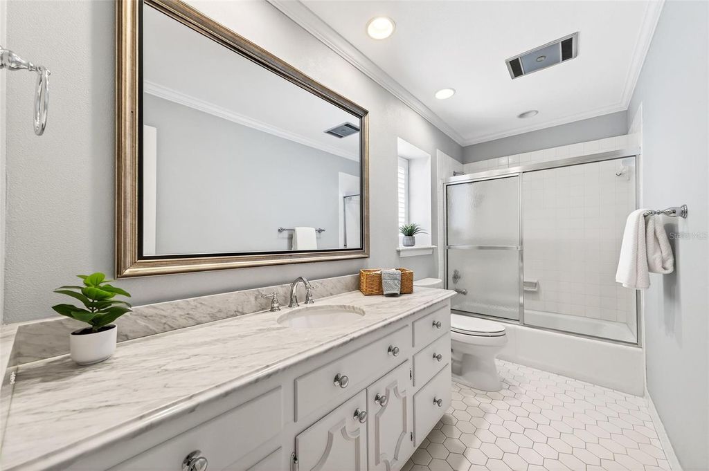 Image 28 of property listing at 925 ASHINGTON PLACE 3, Orlando, FL 32804