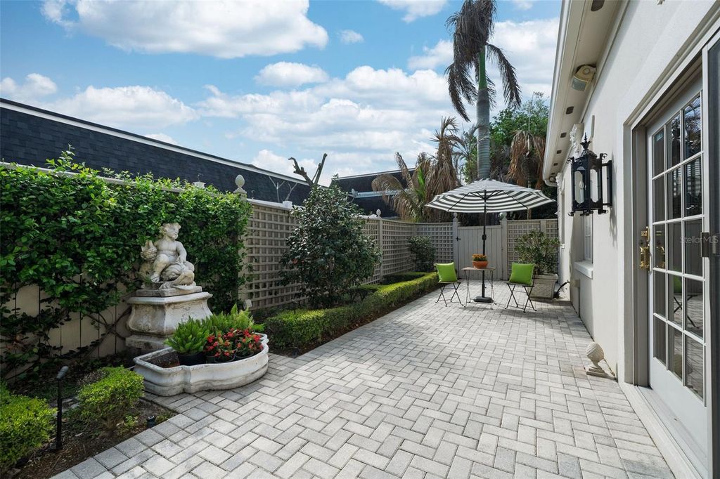 Image 30 of property listing at 925 ASHINGTON PLACE 3, Orlando, FL 32804