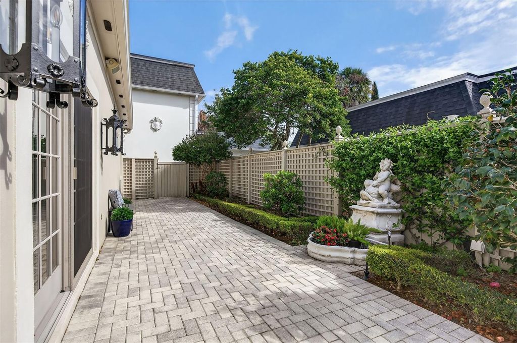 Image 31 of property listing at 925 ASHINGTON PLACE 3, Orlando, FL 32804