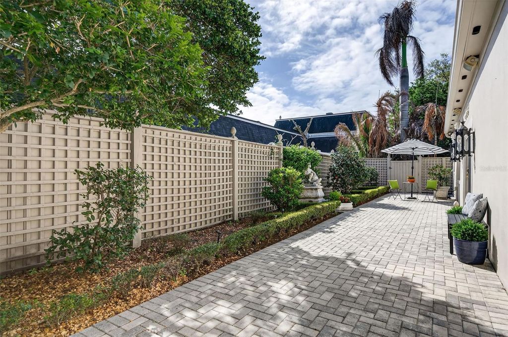 Image 33 of property listing at 925 ASHINGTON PLACE 3, Orlando, FL 32804