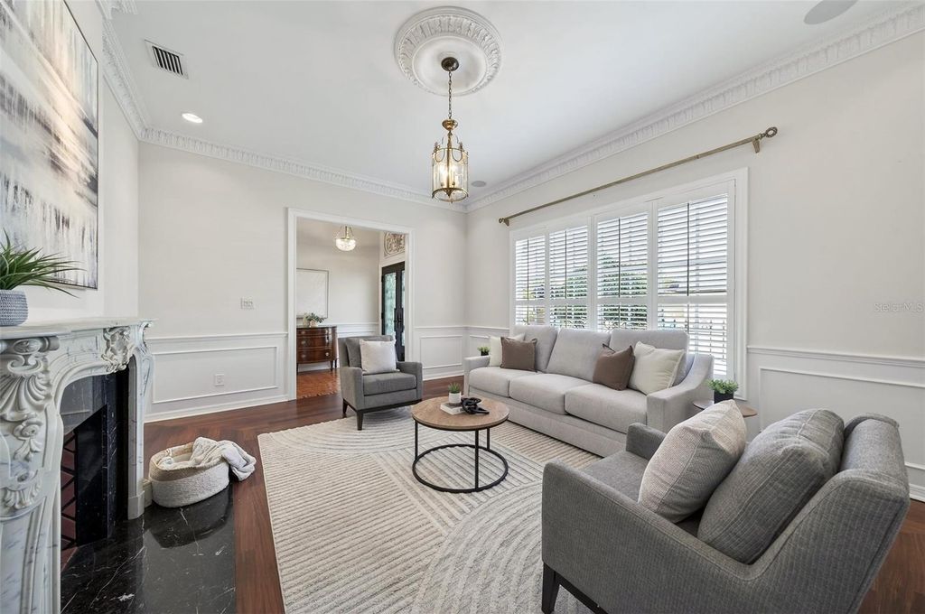 Image 8 of property listing at 925 ASHINGTON PLACE 3, Orlando, FL 32804