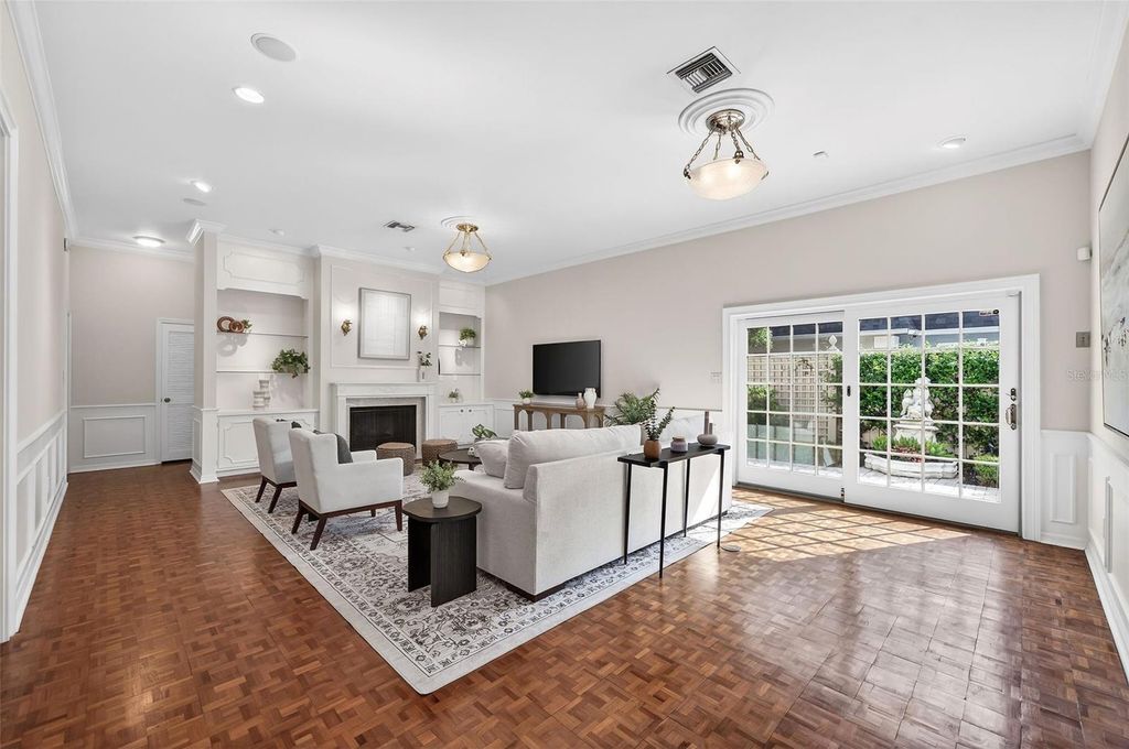 Image 10 of property listing at 925 ASHINGTON PLACE 3, Orlando, FL 32804