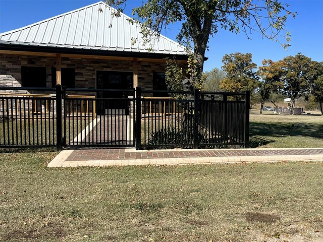 724 Franklin, Bellevue, TX 76179