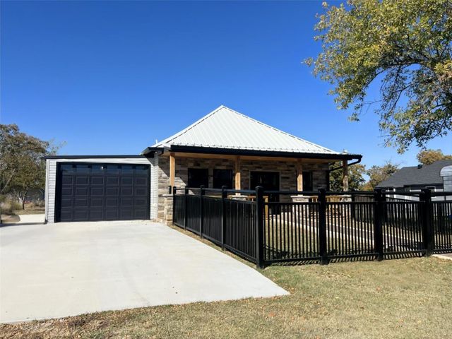 724 Franklin, Bellevue, TX 76179