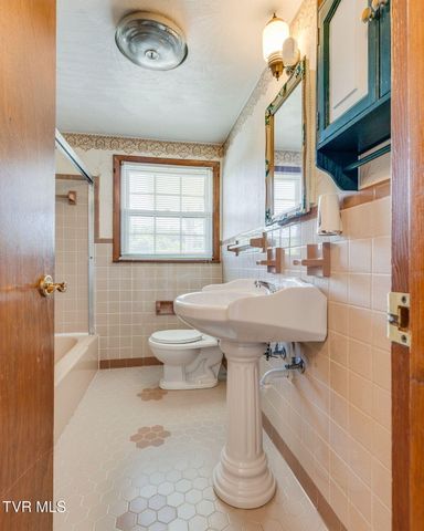 810 Shakesville Road, Bristol, VA 24201