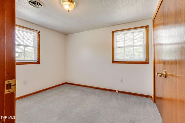 810 Shakesville Road, Bristol, VA 24201
