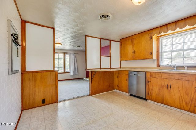 810 Shakesville Road, Bristol, VA 24201