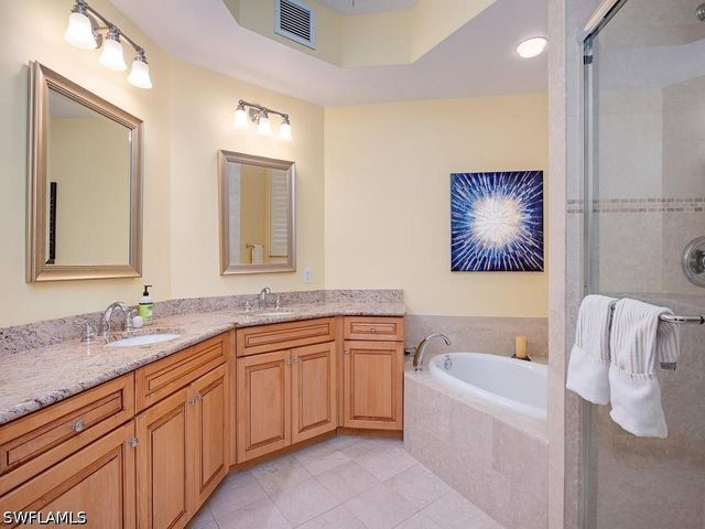 7024 Pelican Bay BLVD F105, Naples, FL 34108