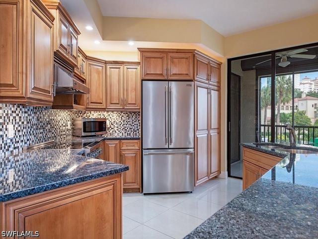 7024 Pelican Bay BLVD F105, Naples, FL 34108