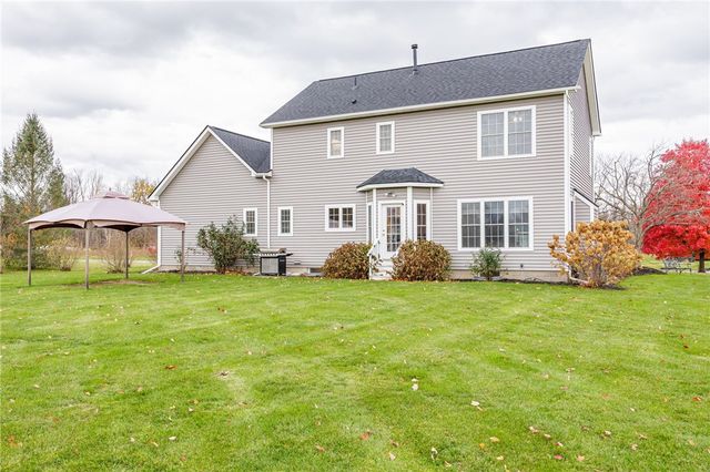 6233 Pheasants Crossing, Farmington, NY 14425