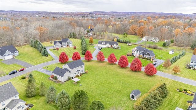 6233 Pheasants Crossing, Farmington, NY 14425