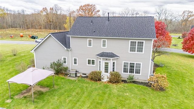 6233 Pheasants Crossing, Farmington, NY 14425
