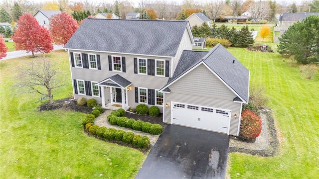 6233 Pheasants Crossing, Farmington, NY 14425