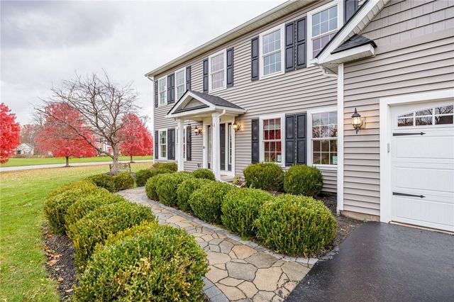 6233 Pheasants Crossing, Farmington, NY 14425