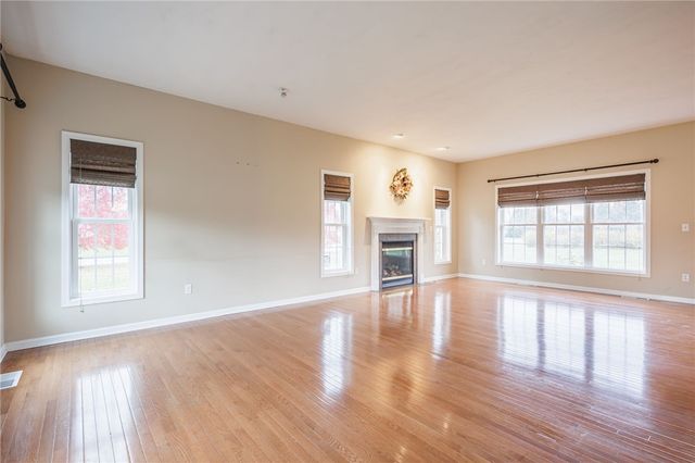 6233 Pheasants Crossing, Farmington, NY 14425