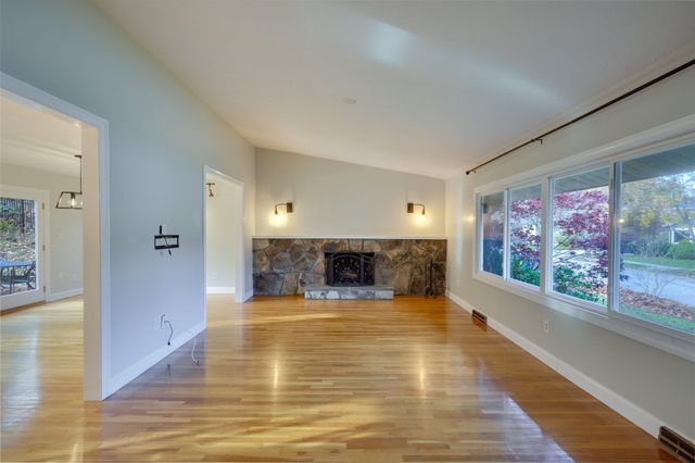93 Woodcliff Rd, Brookline, MA 02467