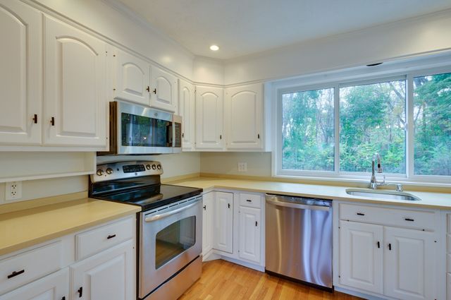 93 Woodcliff Rd, Brookline, MA 02467