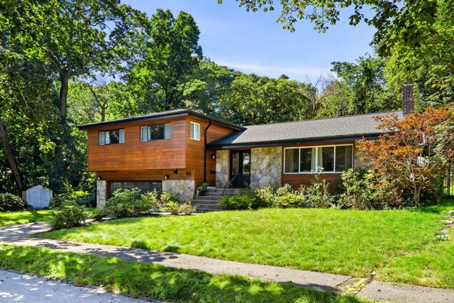 93 Woodcliff Rd, Brookline, MA 02467