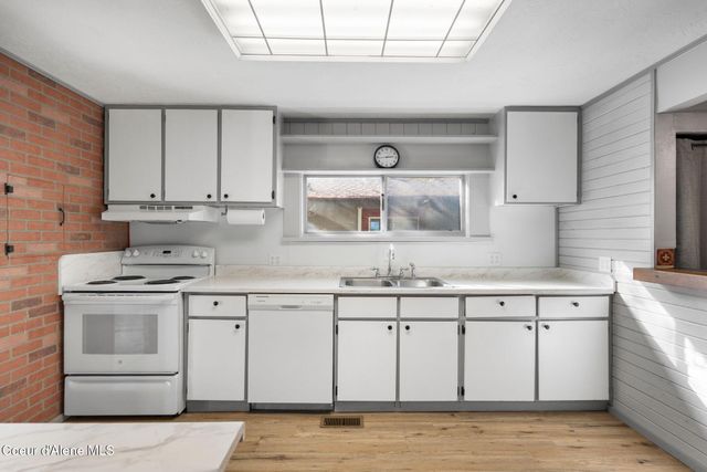 819 Cedar St, Sandpoint, ID 83864