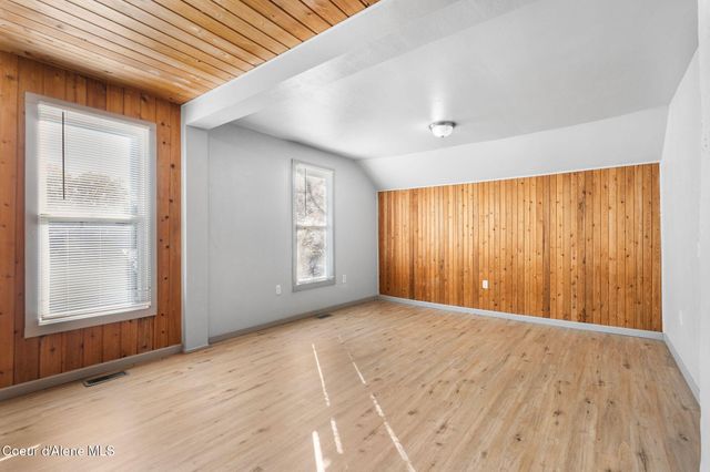 819 Cedar St, Sandpoint, ID 83864