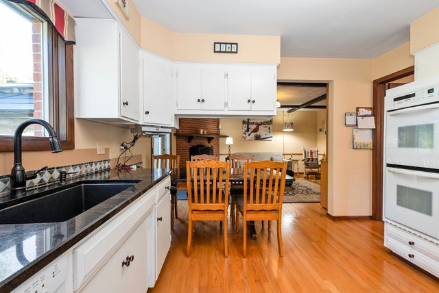 8120 Rosemere Court, Willow Springs, IL 60480