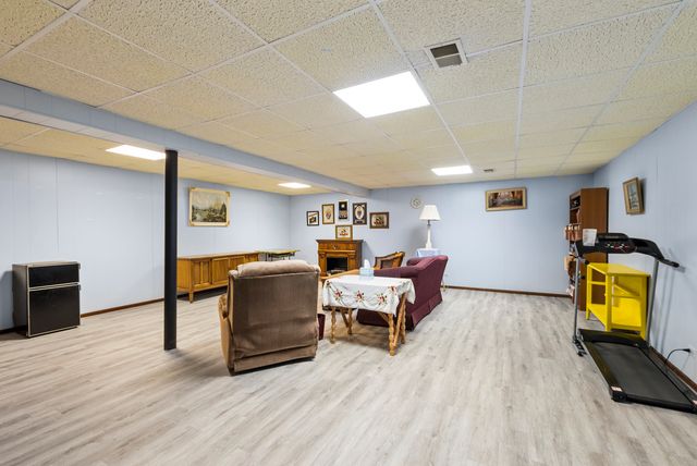 8120 Rosemere Court, Willow Springs, IL 60480