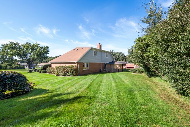 8120 Rosemere Court, Willow Springs, IL 60480