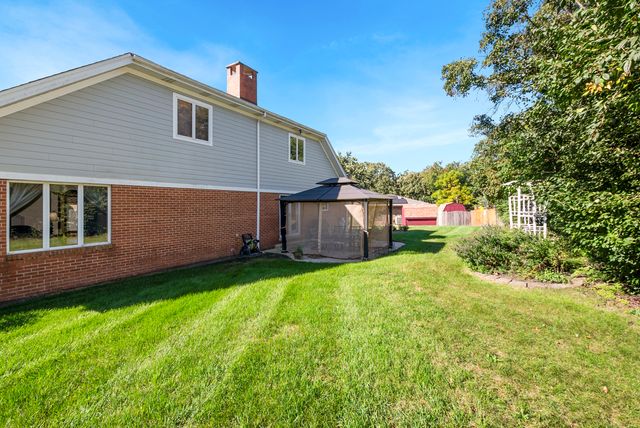 8120 Rosemere Court, Willow Springs, IL 60480