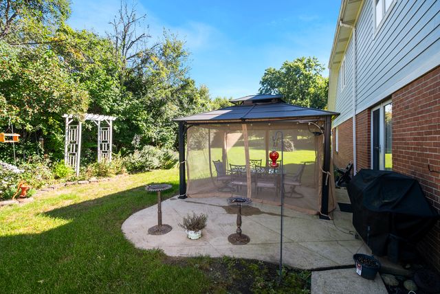 8120 Rosemere Court, Willow Springs, IL 60480