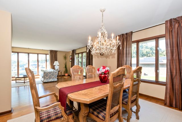 8120 Rosemere Court, Willow Springs, IL 60480