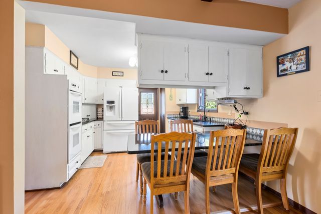 8120 Rosemere Court, Willow Springs, IL 60480