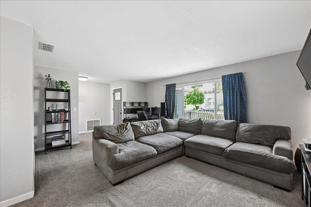 1221 Rudger Way, Sacramento, CA 95833