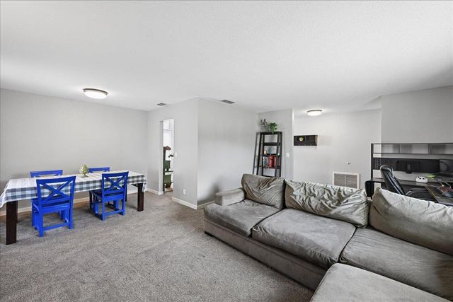 1221 Rudger Way, Sacramento, CA 95833