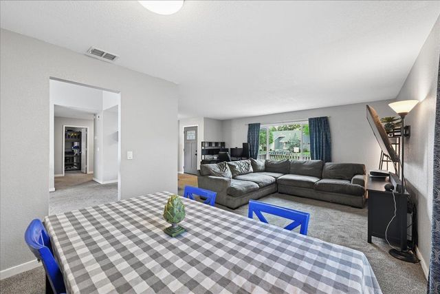 1221 Rudger Way, Sacramento, CA 95833