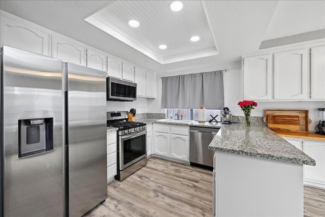 1221 Rudger Way, Sacramento, CA 95833