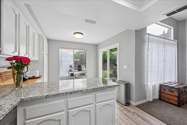 1221 Rudger Way, Sacramento, CA 95833