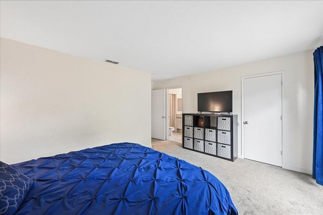 1221 Rudger Way, Sacramento, CA 95833