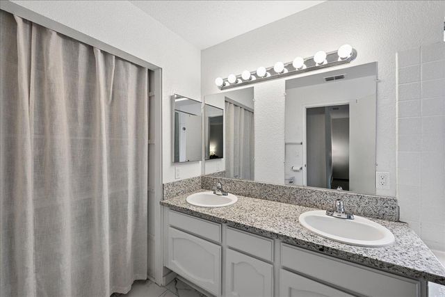 1221 Rudger Way, Sacramento, CA 95833