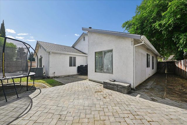 1221 Rudger Way, Sacramento, CA 95833