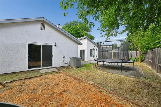 1221 Rudger Way, Sacramento, CA 95833