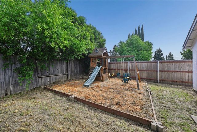 1221 Rudger Way, Sacramento, CA 95833