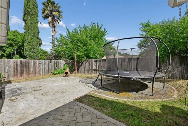 1221 Rudger Way, Sacramento, CA 95833