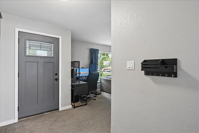 1221 Rudger Way, Sacramento, CA 95833