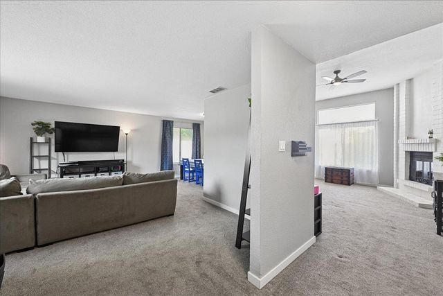 1221 Rudger Way, Sacramento, CA 95833