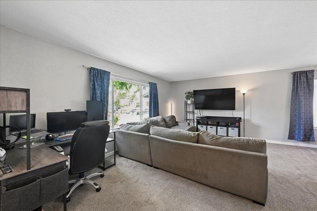 1221 Rudger Way, Sacramento, CA 95833