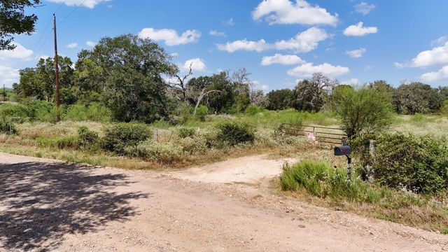 1387 County Road 221, Weimar, TX 78962